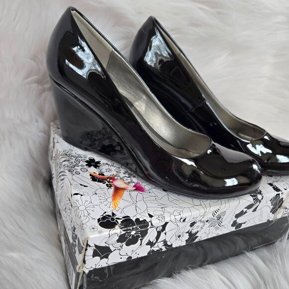 CHINESE LAUNDRY Nima Black Patent Wedge Pump Size 6.5 - Picture 1 of 11